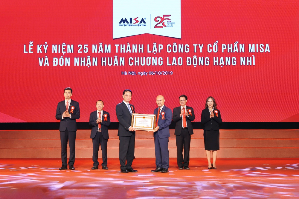 Huân chương Lao động hạng nhì do Đảng và Nhà nước Việt Nam trao tặng vì các sản phẩm của MISA nhiều năm liền được khách hàng tin tưởng bình chọn là Giải pháp công nghệ thông tin ưa chuộng nhất