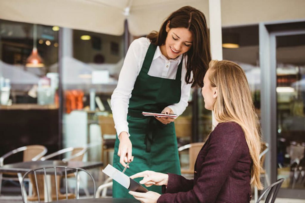 Các bước đào tạo nhân viên phục vụ bàn nhà hàng chuyên nghiệp