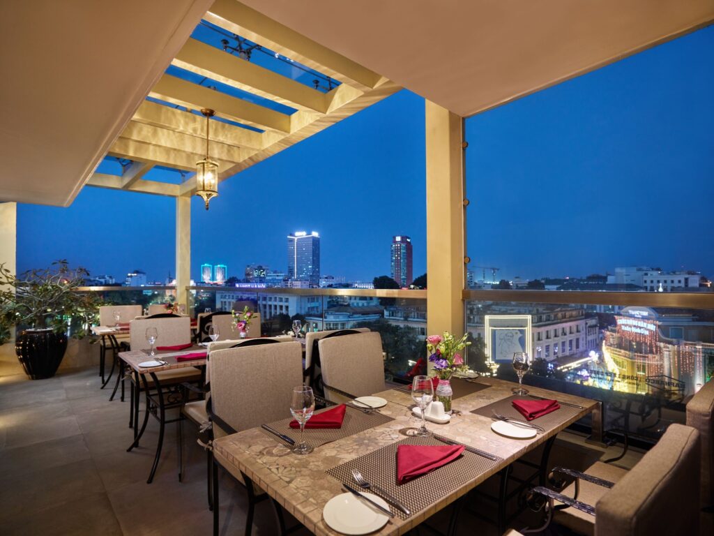 Bellevue Rooftop - Địa điểm ngắm pháo hoa trên cao tại Hà Nội