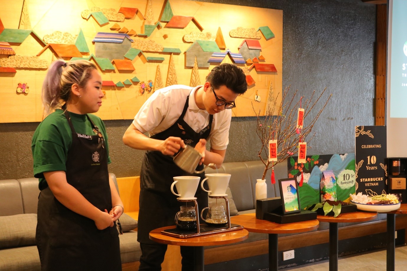 Starbucks kỷ niệm 10 năm có mặt tại Việt Nam